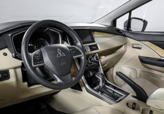 Подержанный автомобиль Mitsubishi Xpander 2023 года (14 фото)