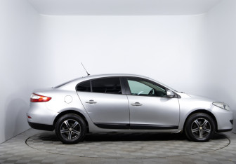 Подержанный автомобиль Renault Fluence 2011 года (4 фото)