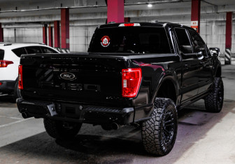 Подержанный автомобиль Ford F-150 2022 года (5 фото)