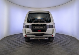 Подержанный автомобиль Mitsubishi Pajero 2018 года (6 фото)