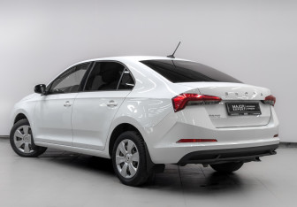 Подержанный автомобиль Skoda Rapid Liftback 2021 года (7 фото)