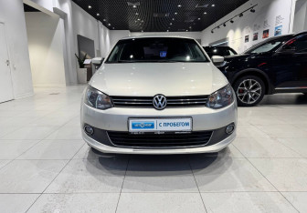 Подержанный автомобиль Volkswagen Polo Sedan 2010 года (2 фото)