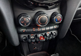 Подержанный автомобиль MINI Hatch 2020 года (21 фото)