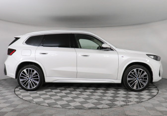 Подержанный автомобиль BMW X1 2024 года (6 фото)