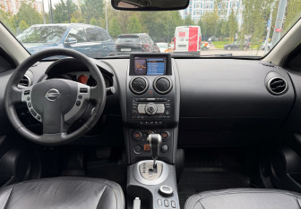 Подержанный автомобиль Nissan Qashqai 2008 года (8 фото)