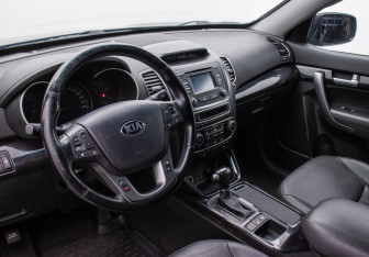 Подержанный автомобиль Kia Sorento 2017 года (9 фото)