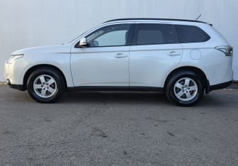 Подержанный автомобиль Mitsubishi Outlander 2013 года (8 фото)