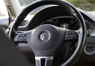 Подержанный автомобиль Volkswagen Passat Sedan 2011 года (14 фото)