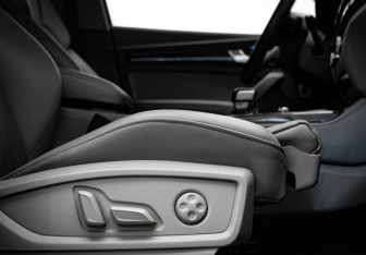 Подержанный автомобиль Audi Q5 2021 года (32 фото)