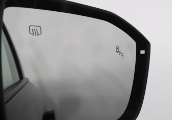 Подержанный автомобиль Changan UNI-V 2023 года (17 фото)