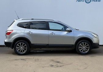 Подержанный автомобиль Nissan Qashqai+2 2011 года (4 фото)