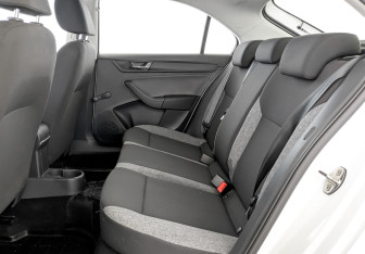 Подержанный автомобиль Skoda Rapid Liftback 2021 года (12 фото)