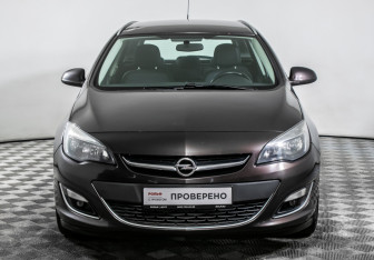 Подержанный автомобиль Opel Astra Wagon 2014 года (2 фото)