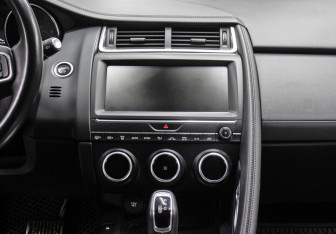 Подержанный автомобиль Jaguar E-Pace 2018 года (14 фото)