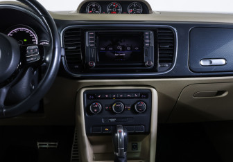 Подержанный автомобиль Volkswagen Beetle Hatchback 2014 года (13 фото)