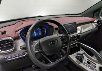 Подержанный автомобиль Geely Coolray 2023 года (13 фото)