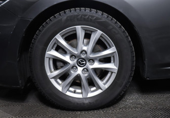 Подержанный автомобиль Mazda 3 Hatchback 2016 года (10 фото)