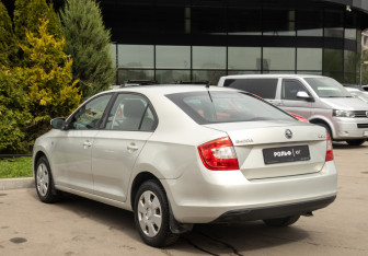 Подержанный автомобиль Skoda Rapid Liftback 2014 года (5 фото)