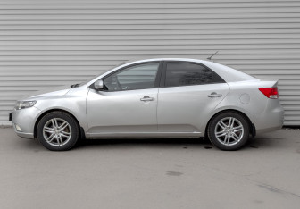 Подержанный автомобиль Kia Cerato Sedan 2012 года (8 фото)