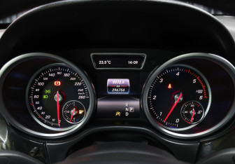 Подержанный автомобиль Mercedes-Benz GLE 2015 года (13 фото)