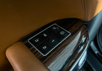 Подержанный автомобиль Land Rover Range Rover 2013 года (18 фото)