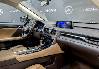 Подержанный автомобиль Lexus RX 2018 года (11 фото)