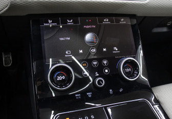 Подержанный автомобиль Land Rover Range Rover Velar 2020 года (18 фото)