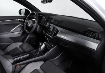 Подержанный автомобиль Audi Q3 2019 года (11 фото)
