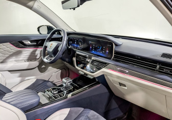 Подержанный автомобиль Hongqi HS5 2024 года (11 фото)