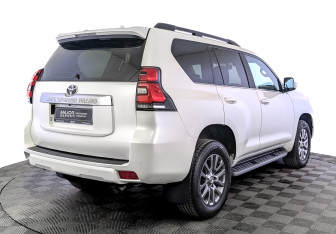 Подержанный автомобиль Toyota Land Cruiser Prado 2020 года (5 фото)
