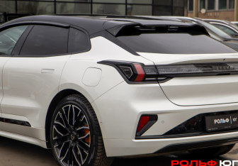 Подержанный автомобиль Zeekr 001 2024 года (26 фото)