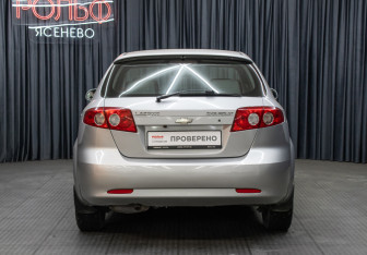 Подержанный автомобиль Chevrolet Lacetti Wagon 2009 года (6 фото)