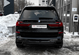 Подержанный автомобиль BMW X7 2021 года (6 фото)