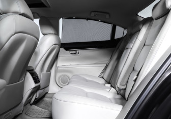 Подержанный автомобиль Lexus ES 2012 года (12 фото)