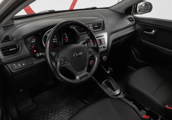 Подержанный автомобиль Kia Rio Hatchback 2016 года (7 фото)