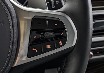 Подержанный автомобиль BMW X5 2025 года (30 фото)