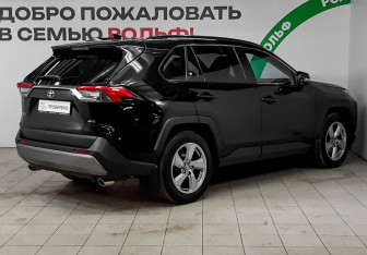 Подержанный автомобиль Toyota RAV4 2019 года (4 фото)