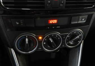 Подержанный автомобиль Mazda CX-5 2014 года (17 фото)