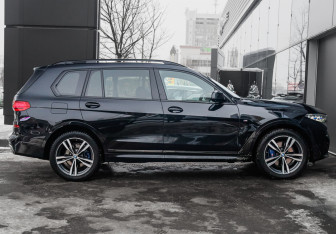 Подержанный автомобиль BMW X7 2021 года (4 фото)