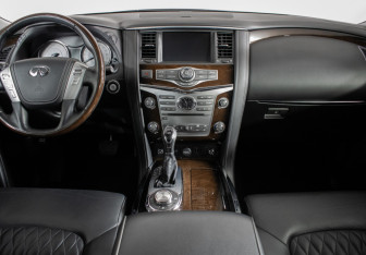 Подержанный автомобиль Infiniti QX80 2018 года (12 фото)