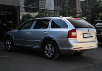 Подержанный автомобиль Skoda Octavia Wagon 2009 года (6 фото)