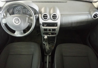 Подержанный автомобиль Renault Sandero 2011 года (9 фото)
