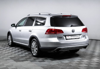 Подержанный автомобиль Volkswagen Passat Wagon 2013 года (7 фото)