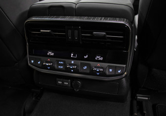 Подержанный автомобиль Toyota Land Cruiser Suv 2023 года (28 фото)