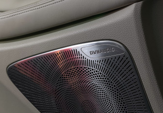 Подержанный автомобиль Voyah Dream 2022 года (22 фото)