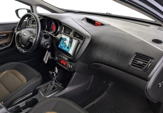 Подержанный автомобиль Kia Ceed Wagon 2018 года (13 фото)