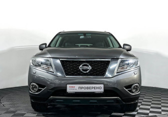 Подержанный автомобиль Nissan Pathfinder 2014 года (2 фото)