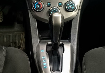 Подержанный автомобиль Chevrolet Aveo Sedan 2014 года (13 фото)