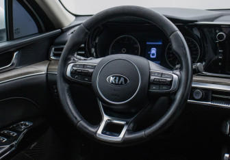 Подержанный автомобиль Kia K5 2021 года (15 фото)