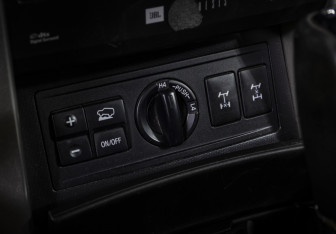 Подержанный автомобиль Toyota Land Cruiser Prado 2010 года (18 фото)